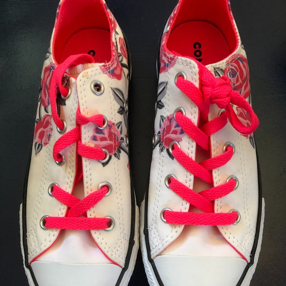 Never Been Worn Girls Converse Low Top, Size 2